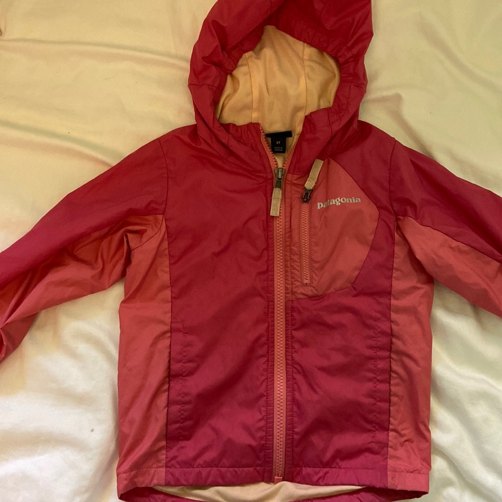Patagonia lined raincoat size 3T